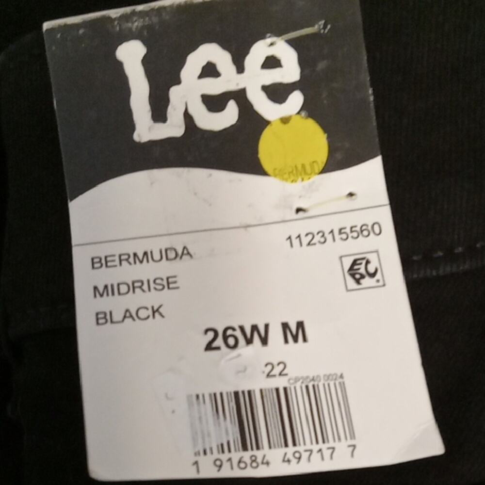 NWT Lee Women's Size 26W Jet Black Bermuda Casual Shorts. Reg Fit, Midrise, - Picture 3 of 9